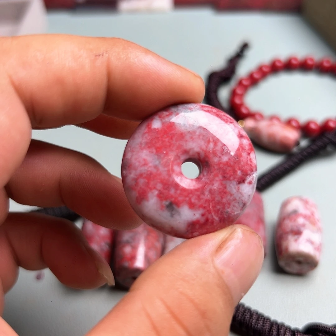 天然朱砂辰石吊坠