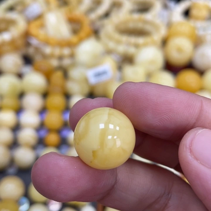 蜜蜡未镶嵌裸石16.5mm瑕疵浓蜡