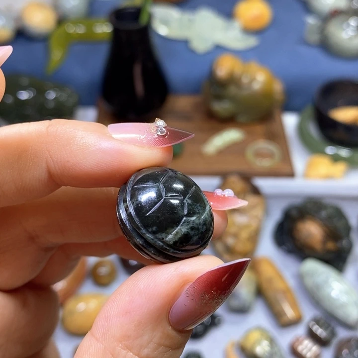 透闪石质玉未镶嵌挂件双面富甲