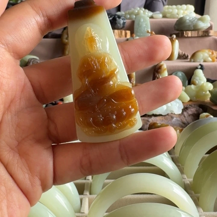 和田玉（糖玉）未镶嵌颈饰
