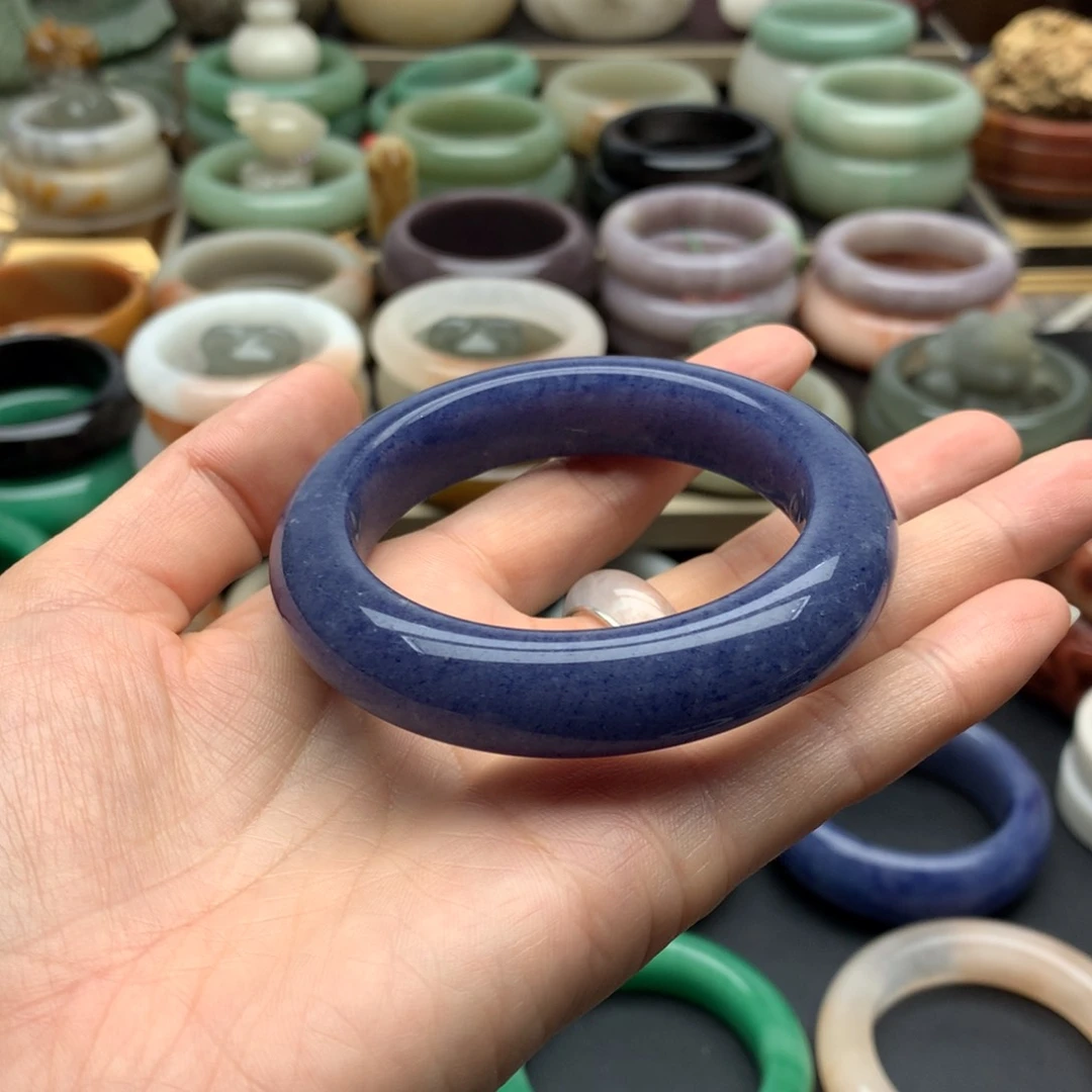 午***香石英质玉（佘太翠）手镯未镶嵌