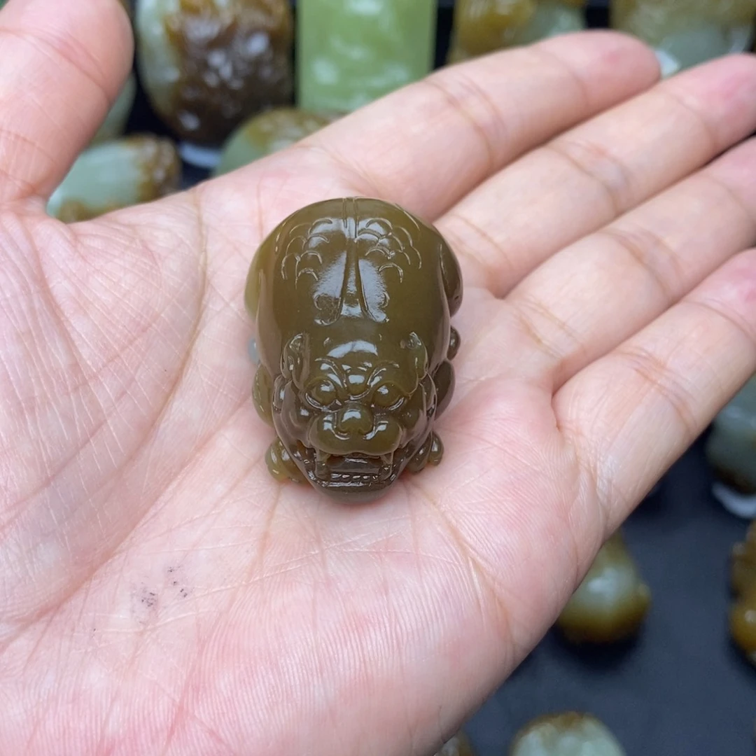 颈饰未镶嵌和田玉雄**