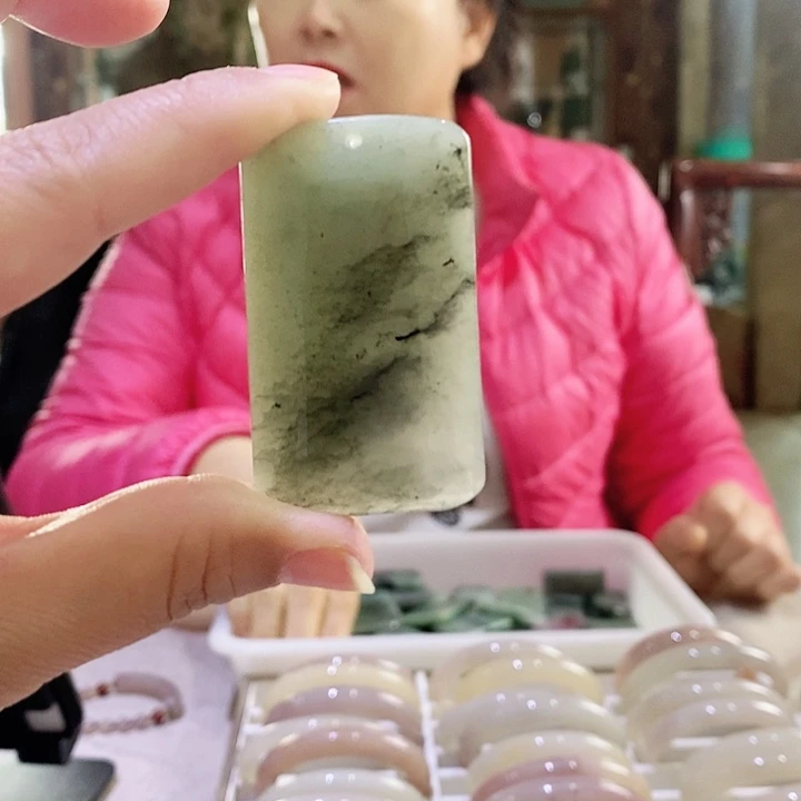 密玉（石英质玉）颈饰未镶嵌