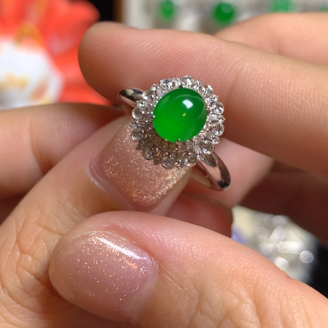 18K金镶嵌戒指翡翠阳绿蛋面卡6.9mm