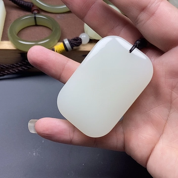 九***念颈饰未镶嵌和田玉