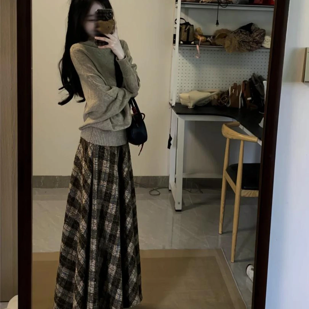 2025秋冬新款高级感复古针织套头毛衣女搭配格子半身裙显瘦两件套