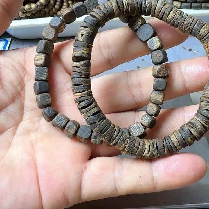 沉香手串d****A乌身手串13克