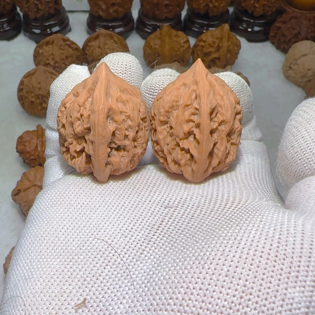 文玩核桃吊坠鸡心