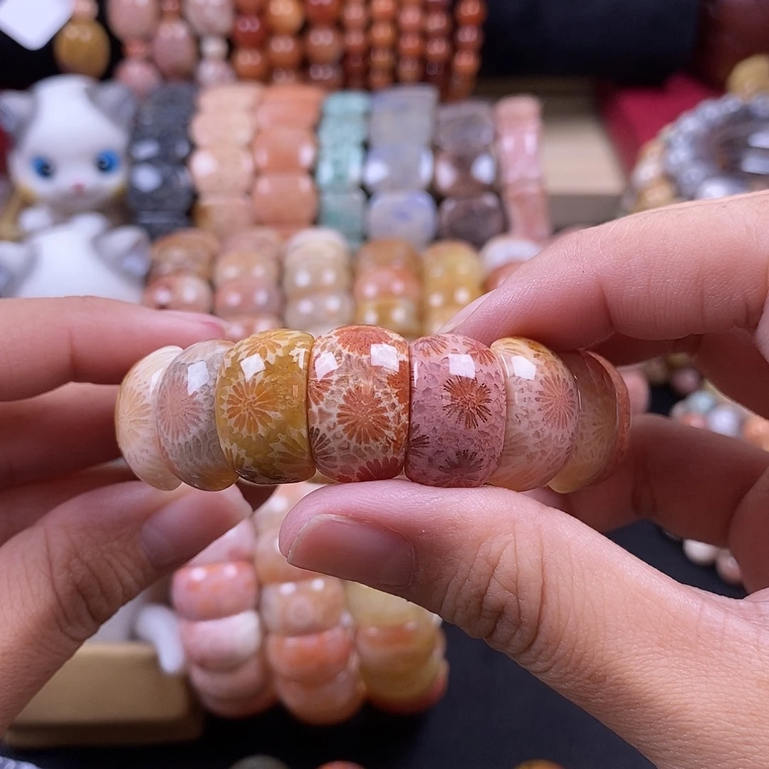 霸***帅硅化珊瑚（珊瑚玉）手牌未镶嵌