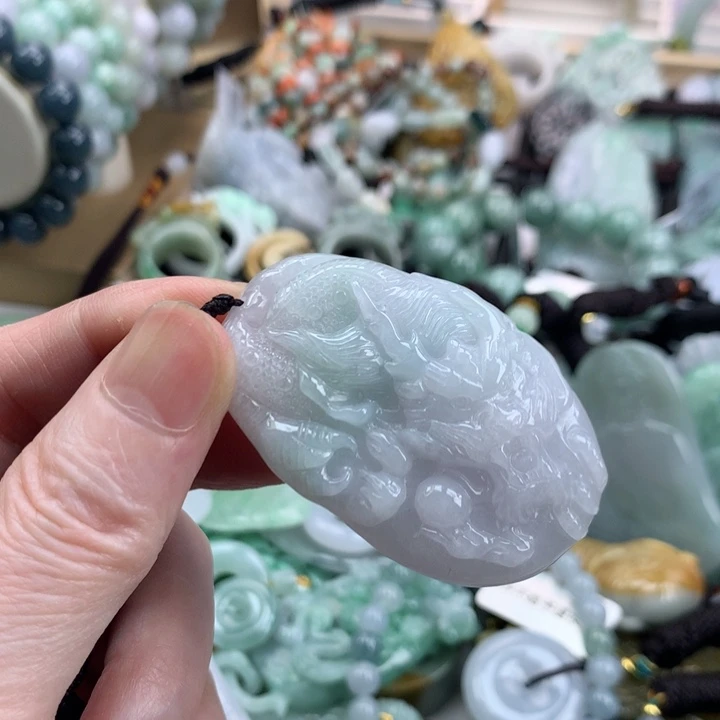 翡翠未镶嵌颈饰吊坠