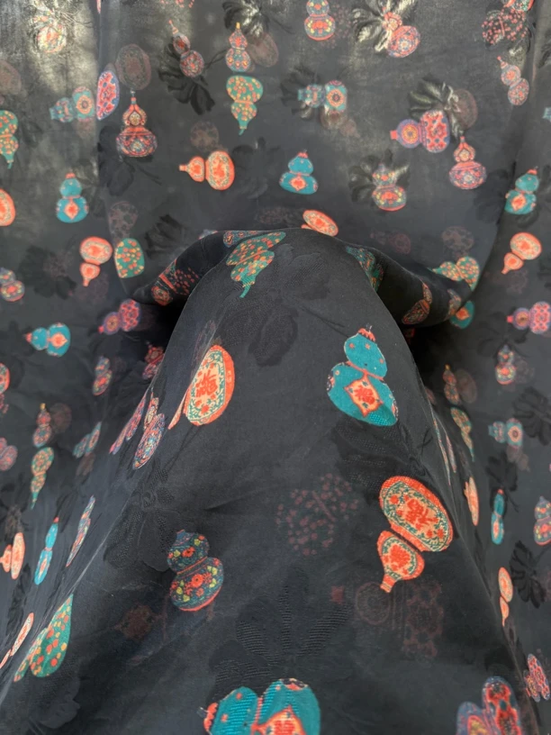 【七彩葫芦】114门幅26姆米花罗红云纱（裁剪不退换）