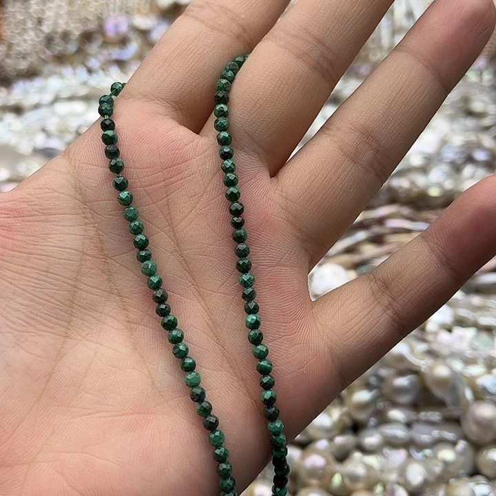 玛瑙/玉髓未镶嵌珠宝半成品一条4mm左右孔雀石刻面几颗有瑕