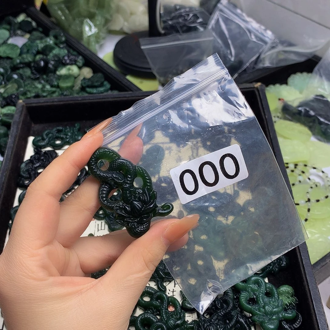 蛇纹石玉颈饰未镶嵌明****9