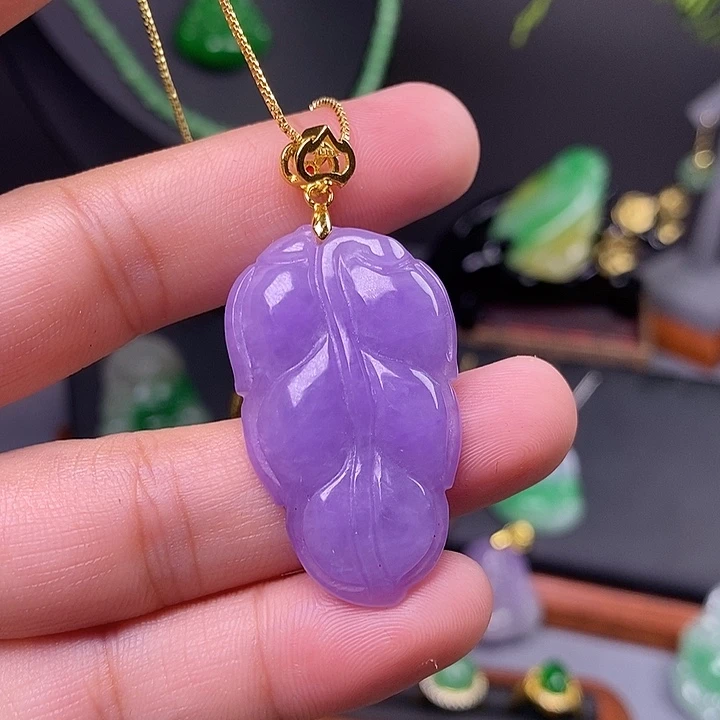 翡翠未镶嵌吊坠(赠链)流**影