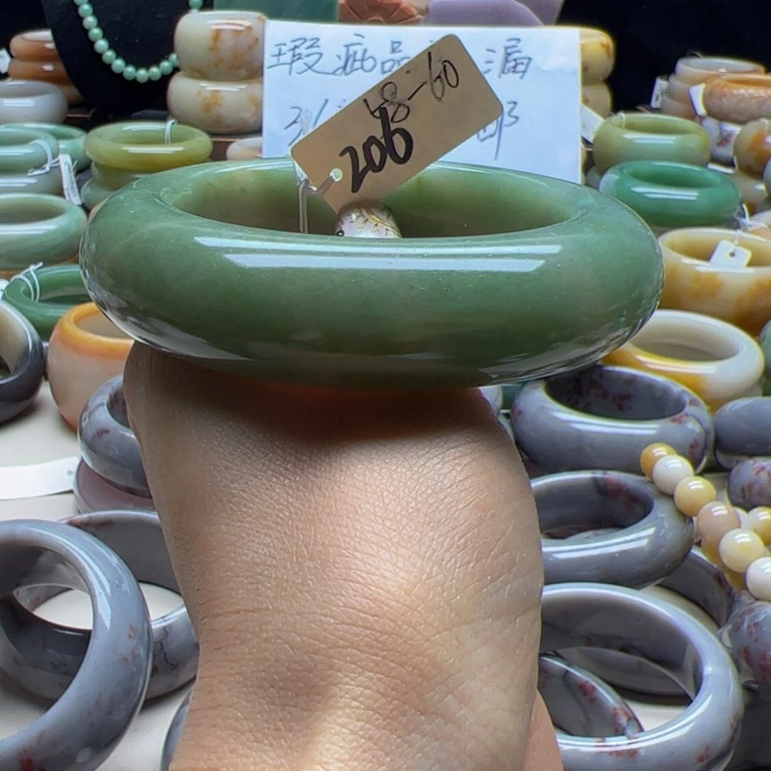 石英岩玉手镯未镶嵌