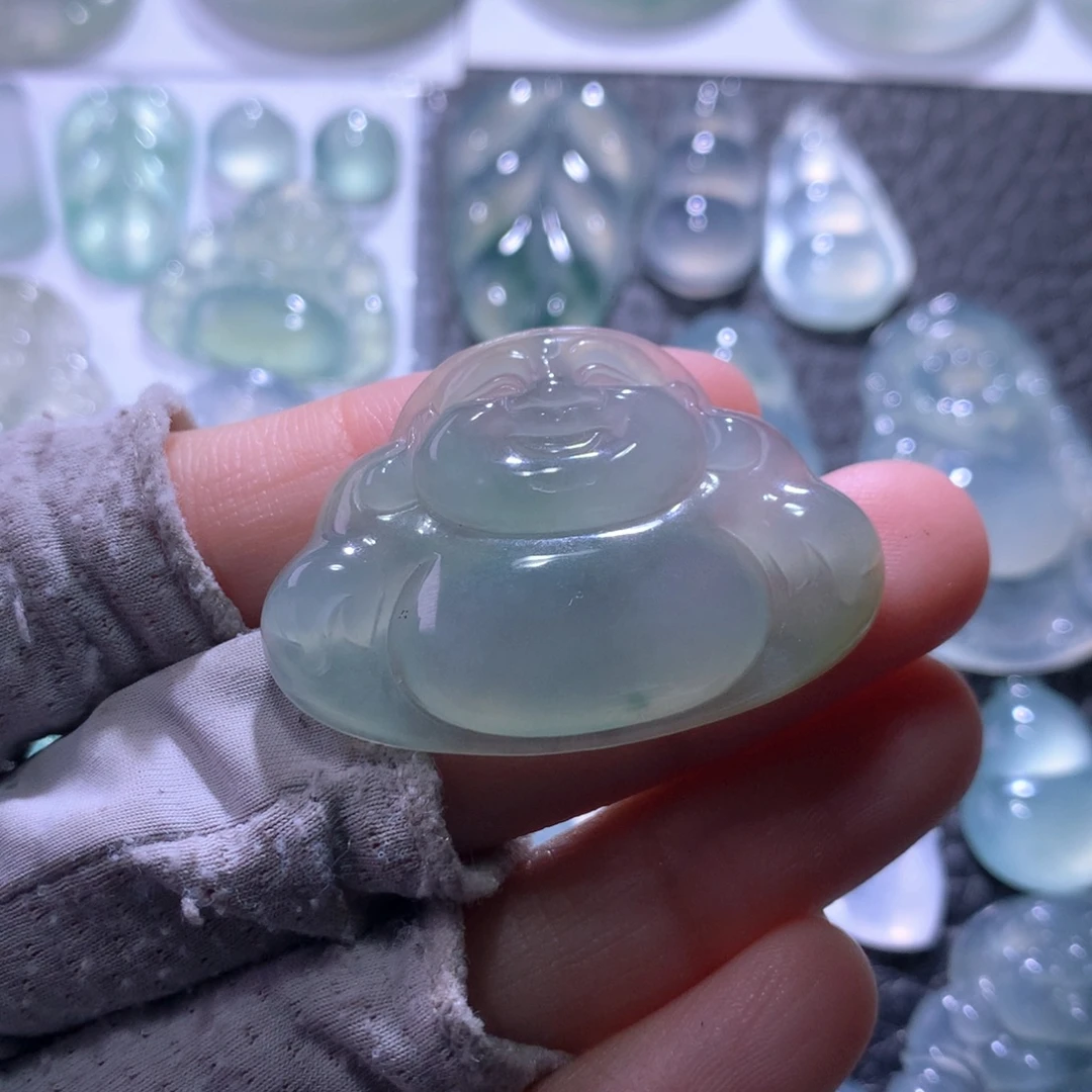 翡翠未镶嵌颈饰佛