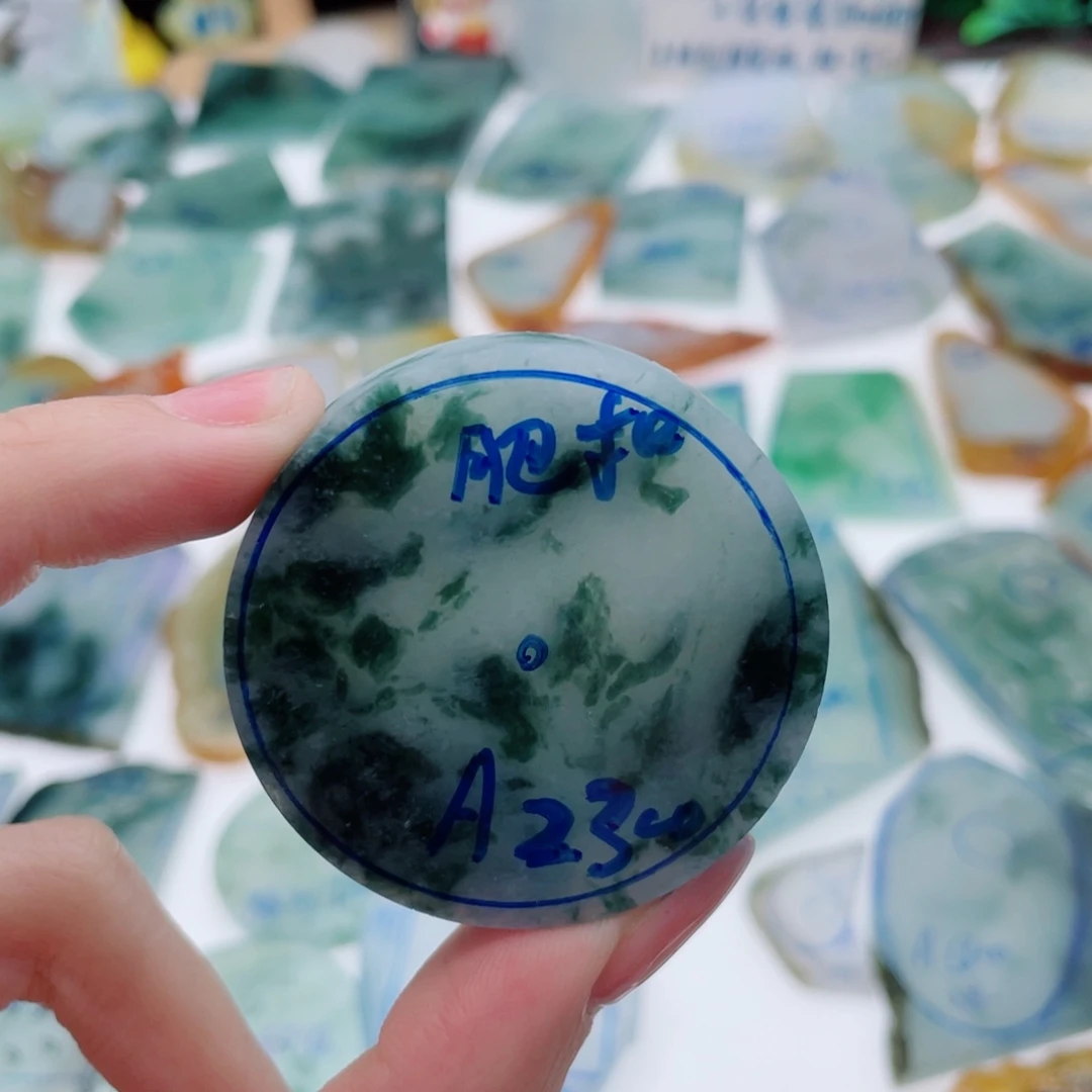 沐***吖定制翡翠未镶嵌（纯天然缅甸A货翡翠）