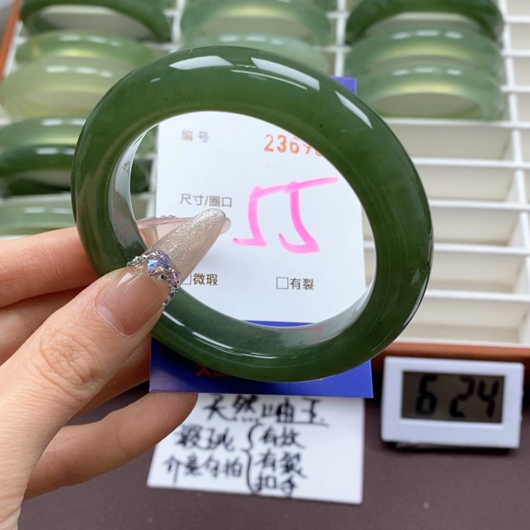 蛇纹石玉手镯未镶嵌