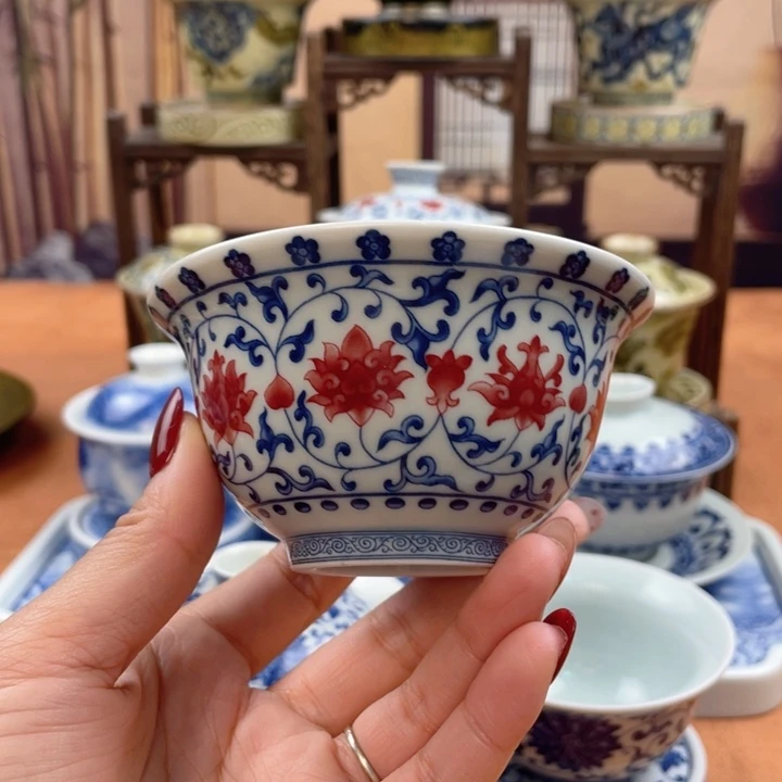 摆件釉里红缠枝莲压手杯