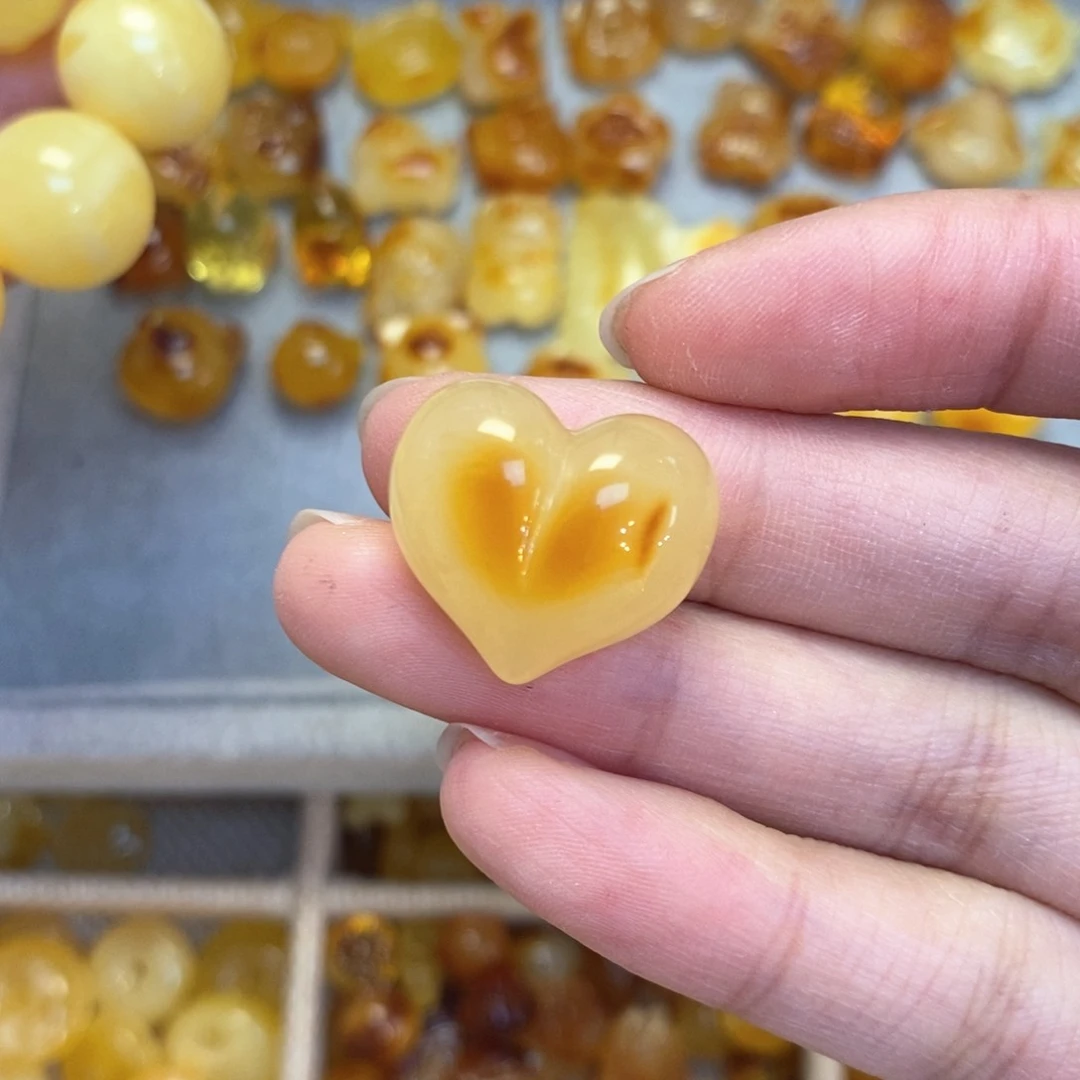 蜜蜡颈饰未镶嵌心****凉屁桃