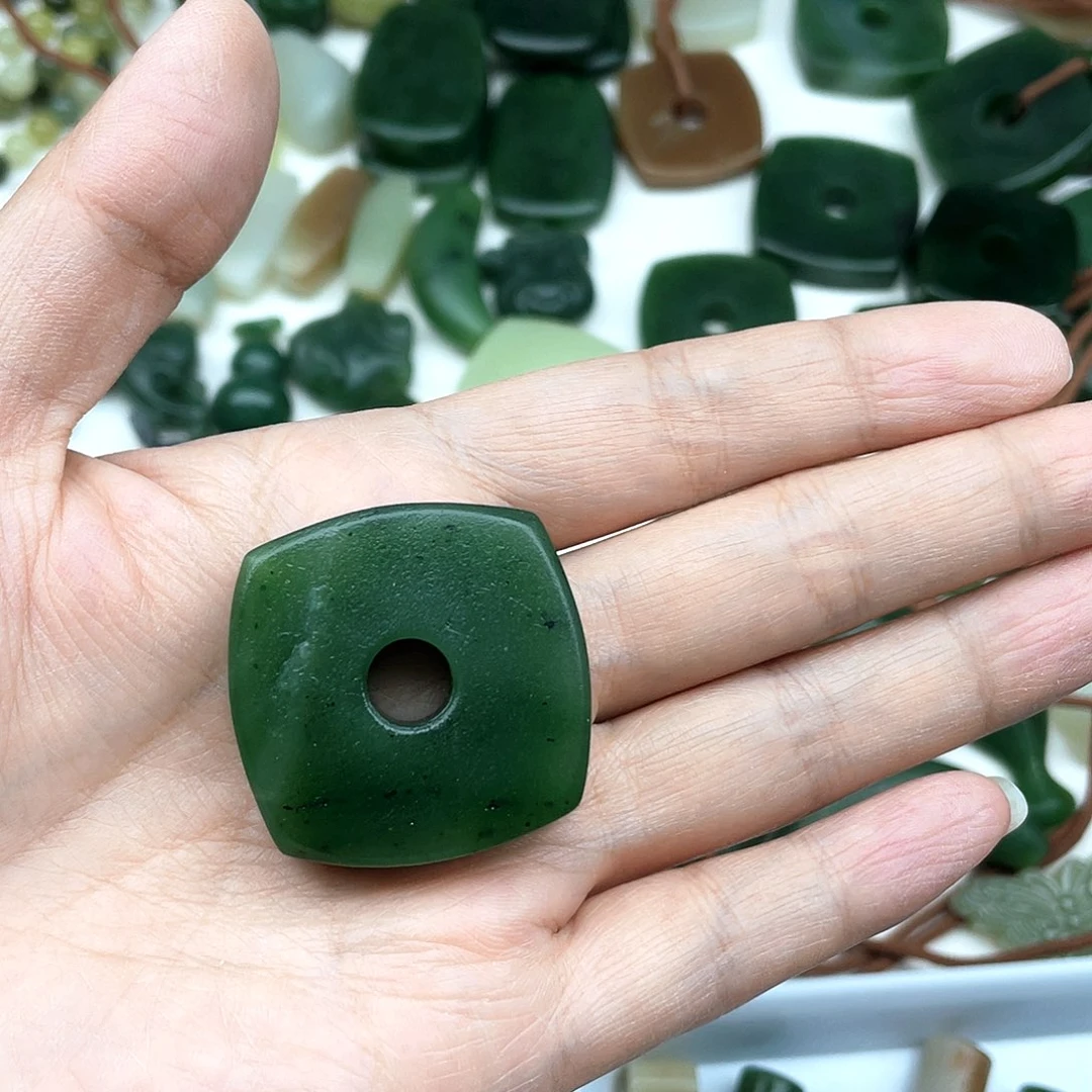 颈饰未镶嵌和田玉雾**花