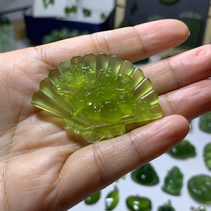 岫玉未镶嵌颈饰吊坠