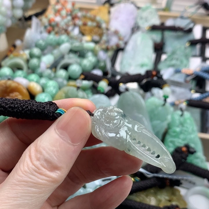 翡翠未镶嵌颈饰吊坠