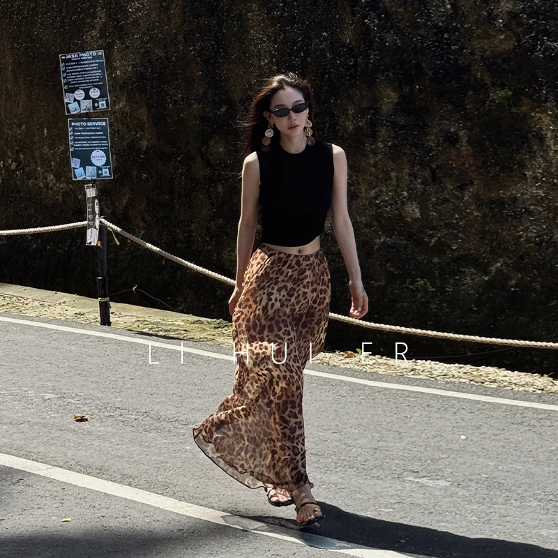 LiHuiEr李慧儿【里摩画刊】2025显瘦高级气质女黑色无袖针织衫60192