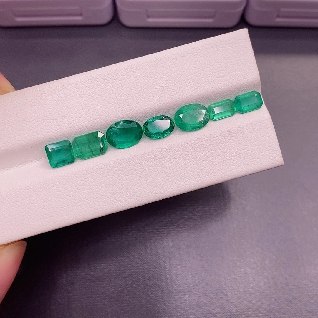 裸石祖母绿850一克拉，仅供展示，挑好上定向