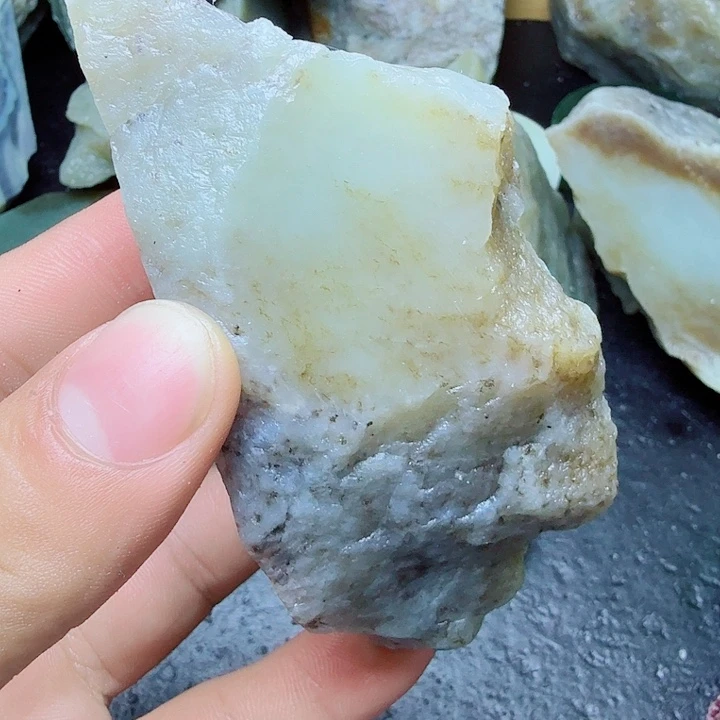 和田玉（糖玉）未镶嵌珠宝奇石