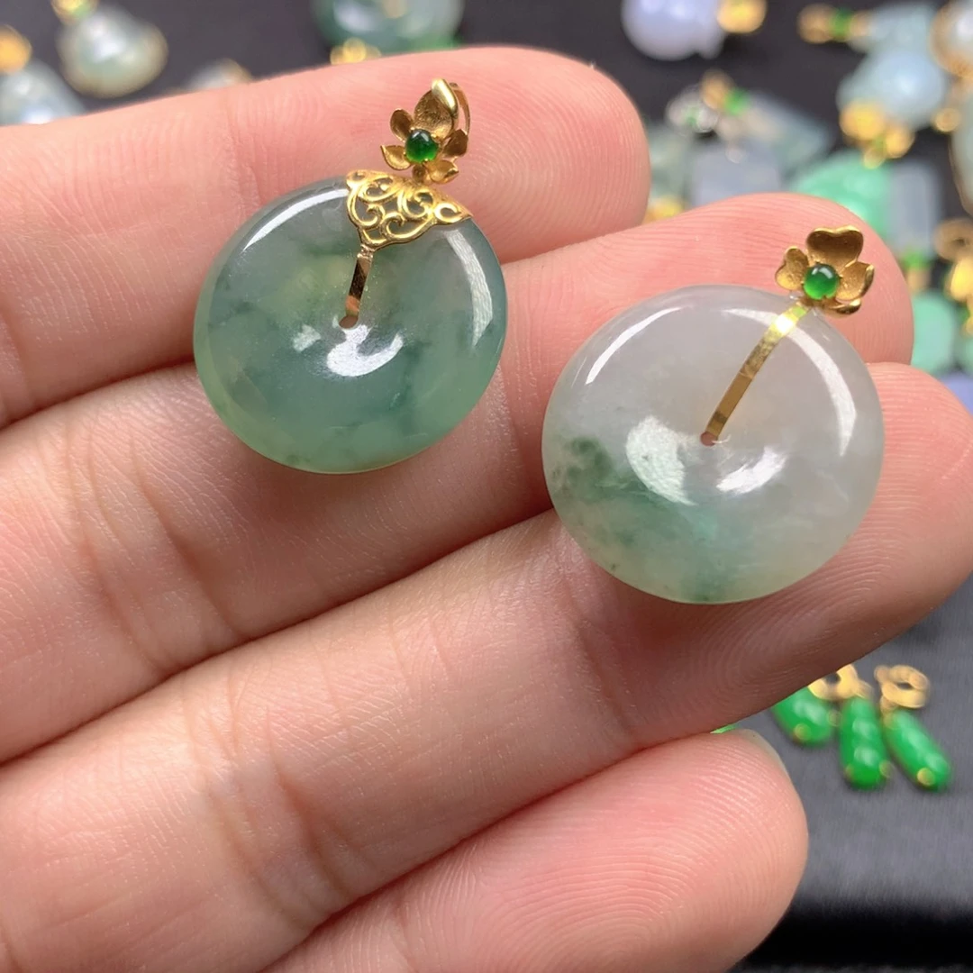 【闪购商品】颈饰18K金镶嵌翡翠T*.左边360，右边160