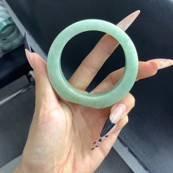 定制翡翠未镶嵌翡翠手镯