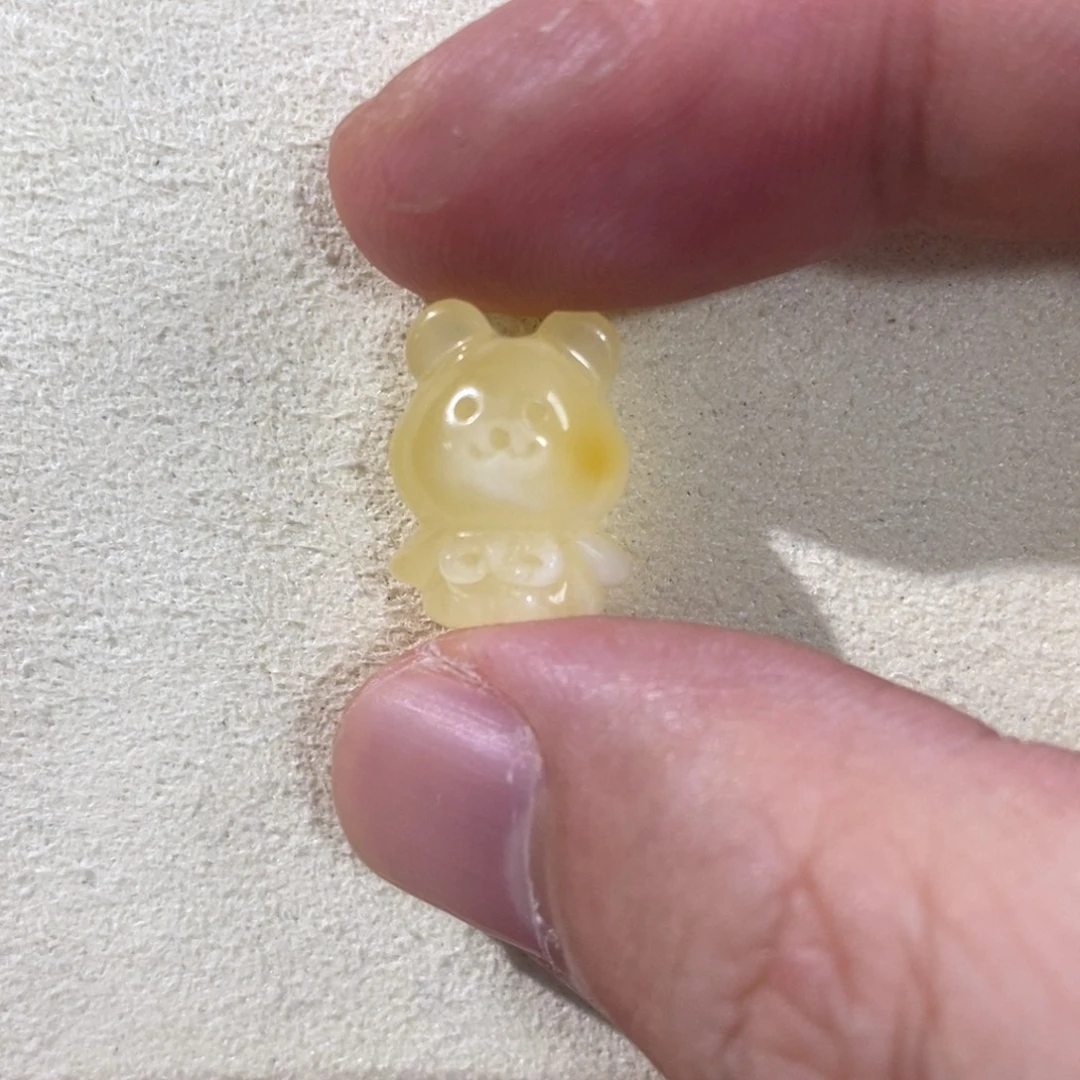 裸石蜜蜡未镶嵌小熊