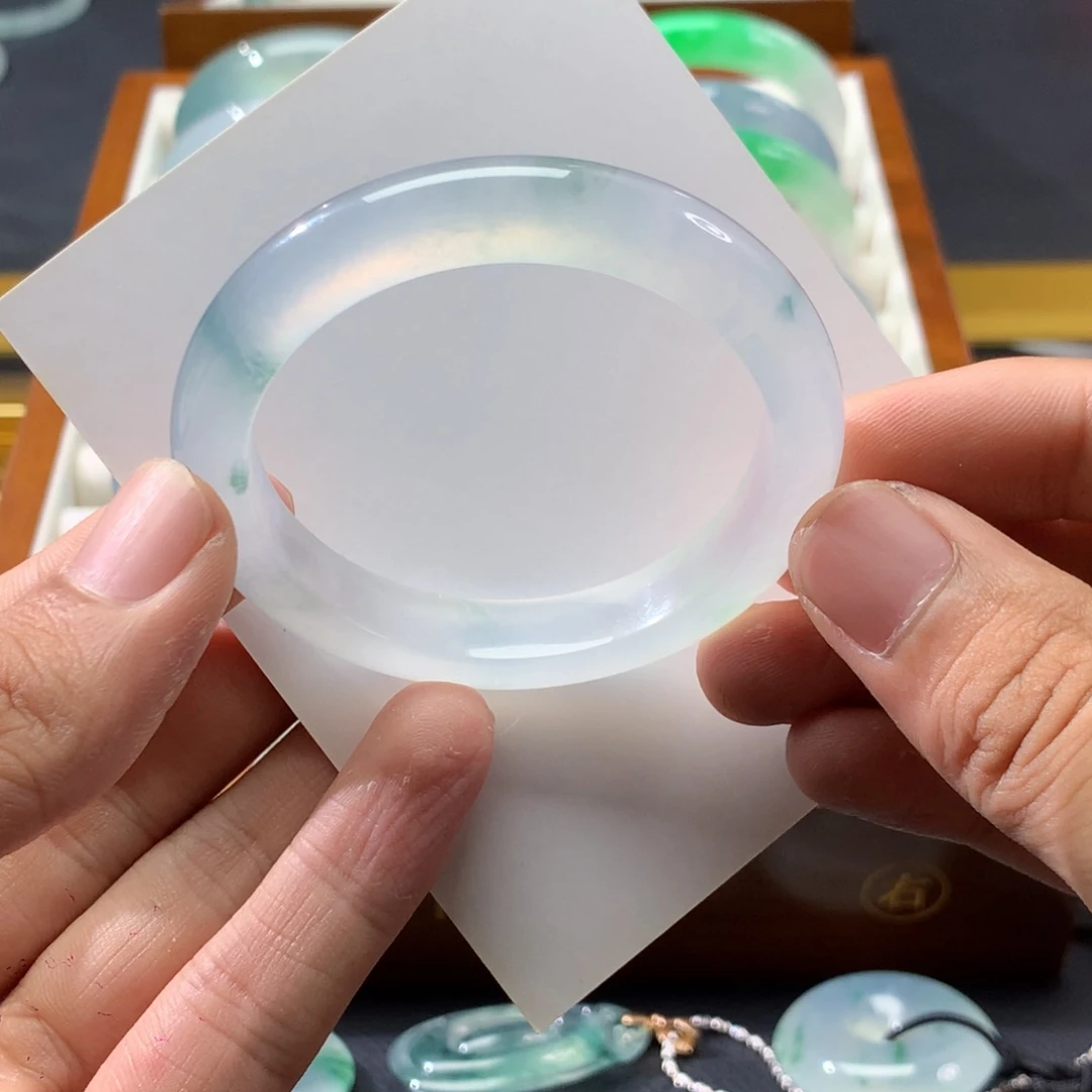 翡翠手镯未镶嵌正圈