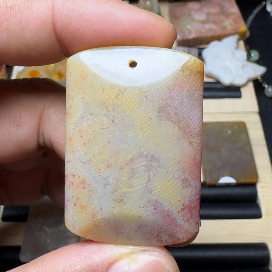未镶嵌纯天然色有机玉石保真色硅化玉