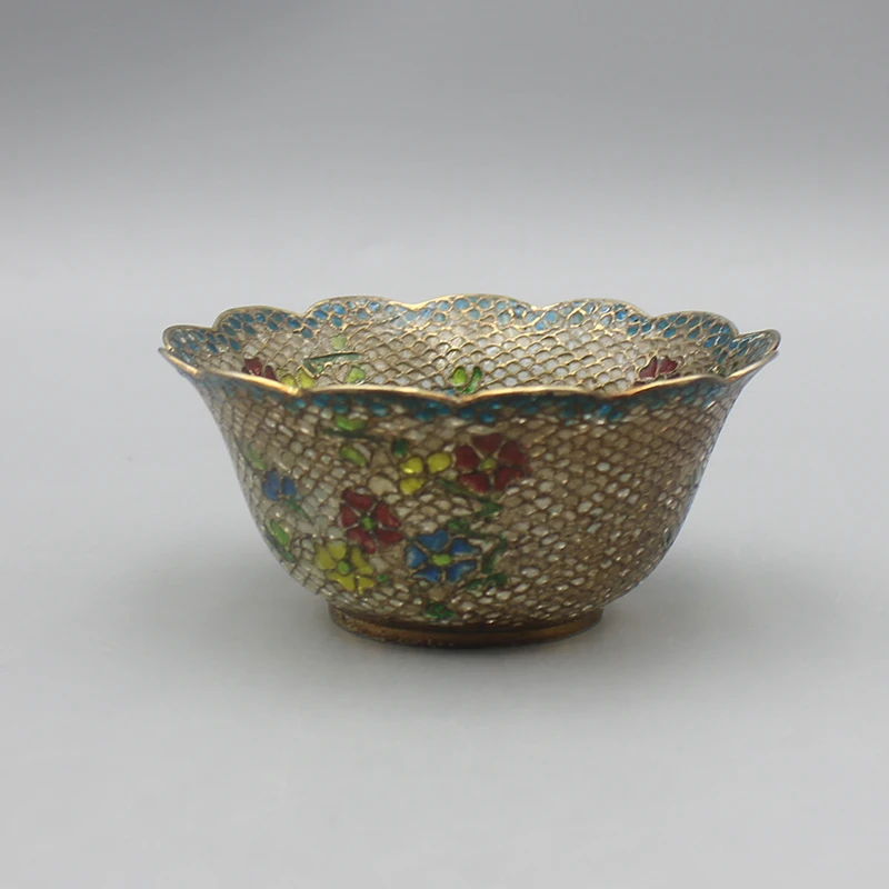 6892古陶瓷-晚清民国时期脱胎掐丝珐琅花卉葵口碗