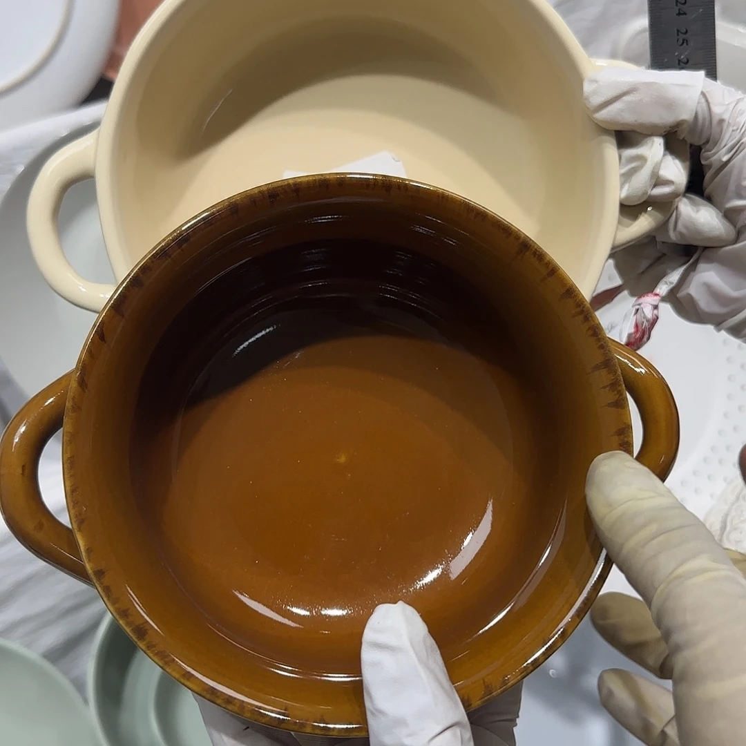 瓷片各一个孤品姜黄色，。   