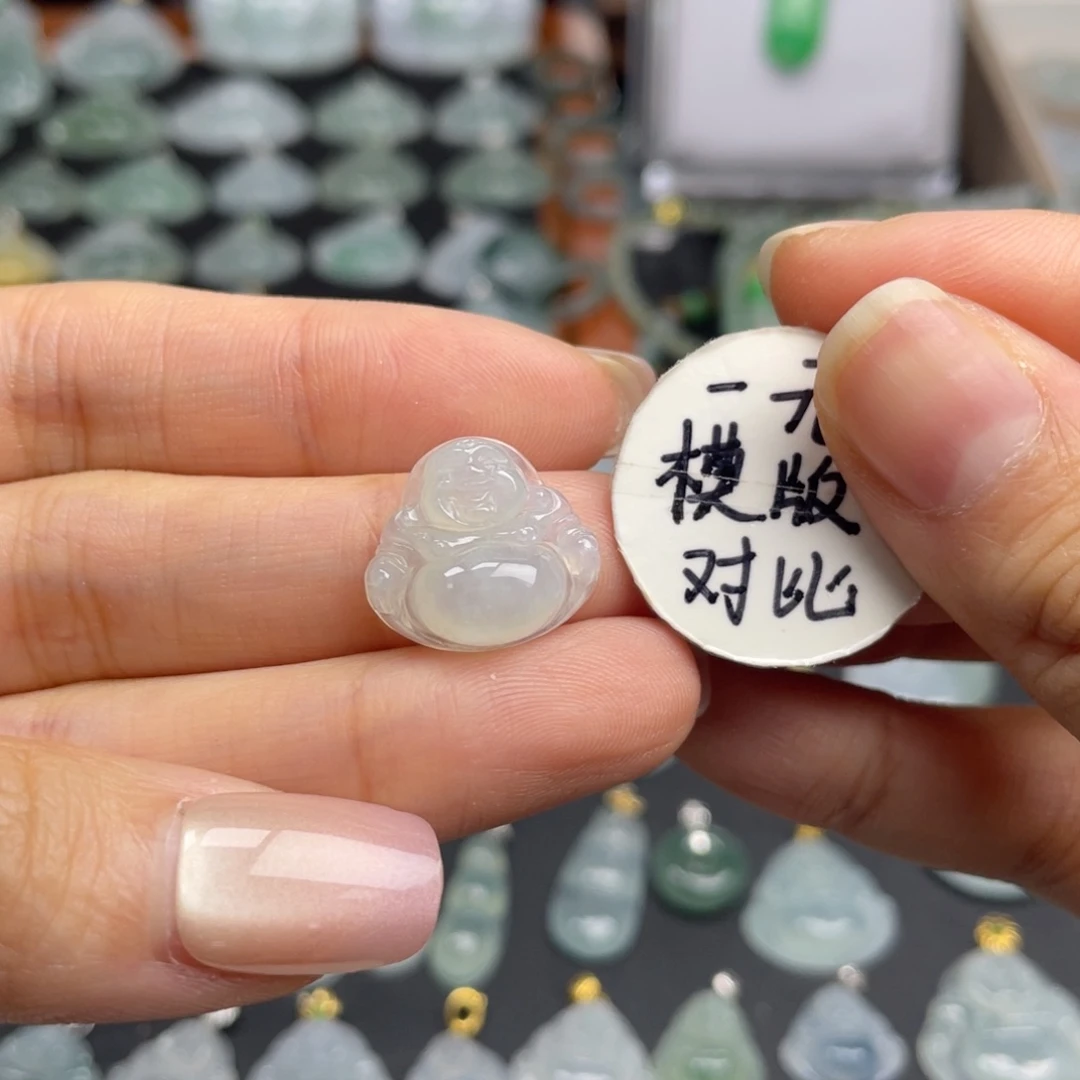 翡翠未镶嵌颈饰佛公