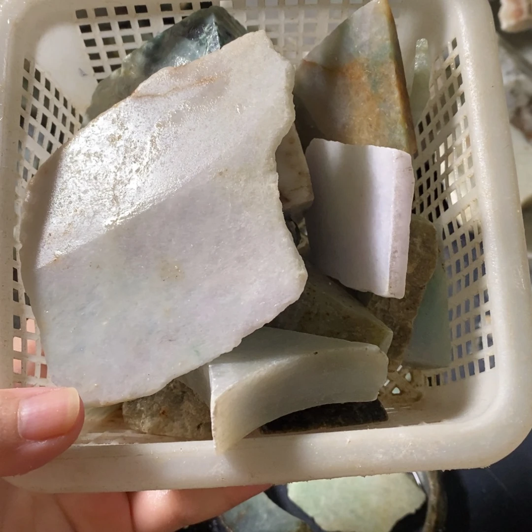 颈饰未镶嵌翡翠田**人天然翡翠