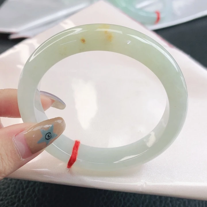 翡翠未镶嵌手镯缅甸56.0冰糖雪梨飘黄翡正圈