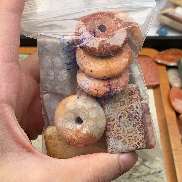 *****石英质玉未镶嵌颈饰