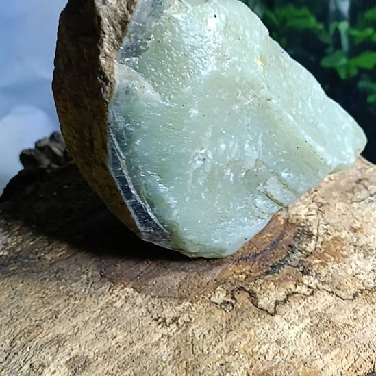 蛇纹石玉未镶嵌珠宝奇石