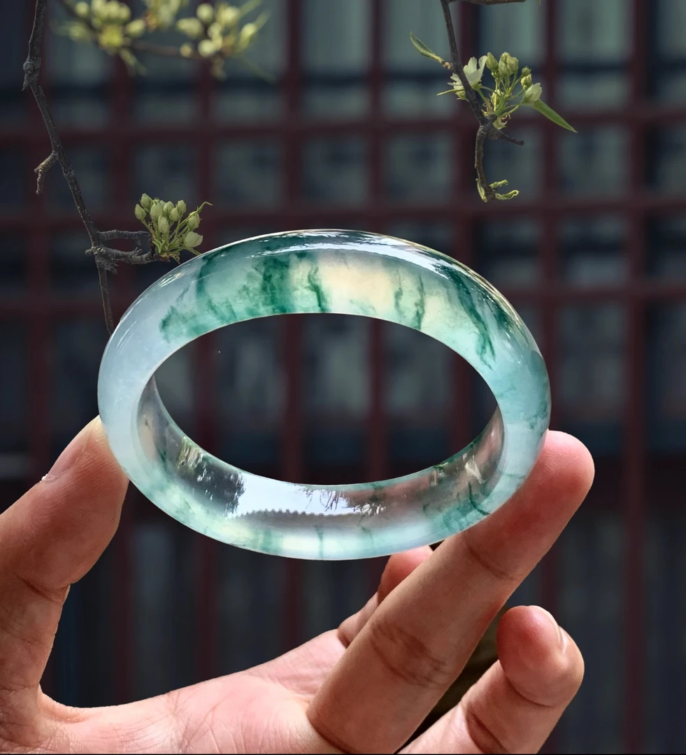 瑶瑶   时尚女王冰透女款精致手镯美人