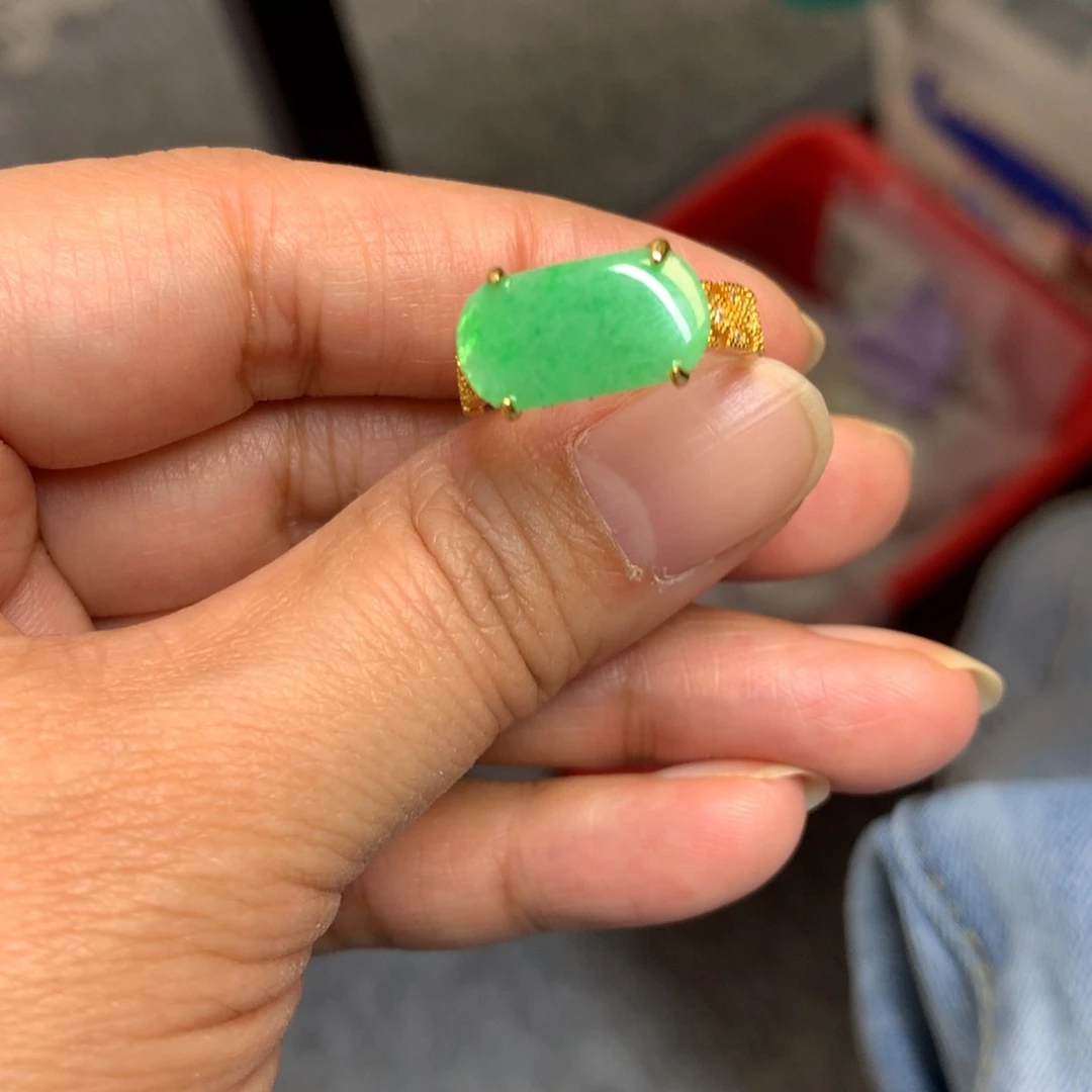 翡翠未镶嵌颈饰介子