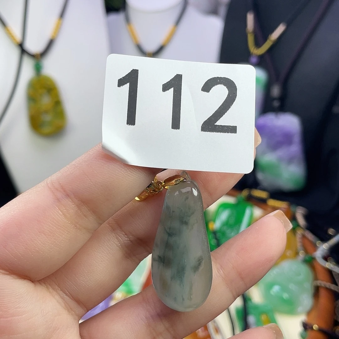 翡翠未镶嵌吊坠(赠链)