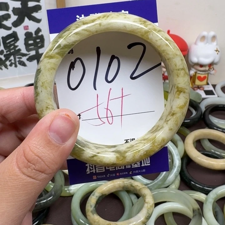 蛇纹石玉未镶嵌手镯102