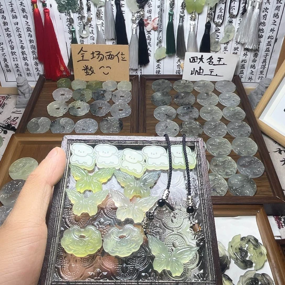 岫玉未镶嵌岫玉蝴蝶吊坠