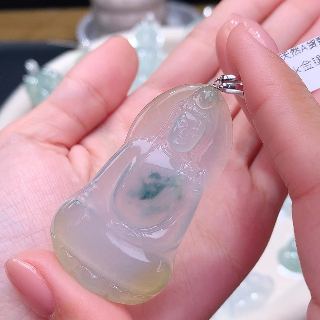 颈饰18K金镶嵌翡翠三彩素衣观音