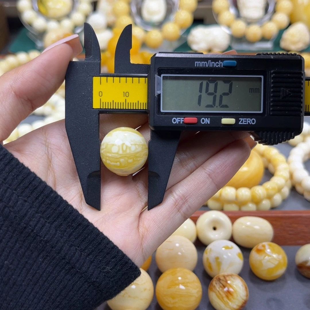 琥珀未镶嵌手串……