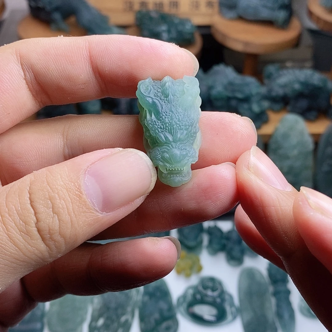 定制翡翠未镶嵌龙头